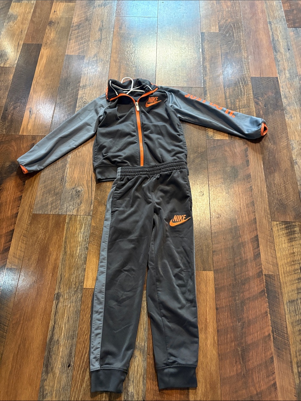 Boys Nike Gray and Orange Kids' Jogger Set kids size 5/6